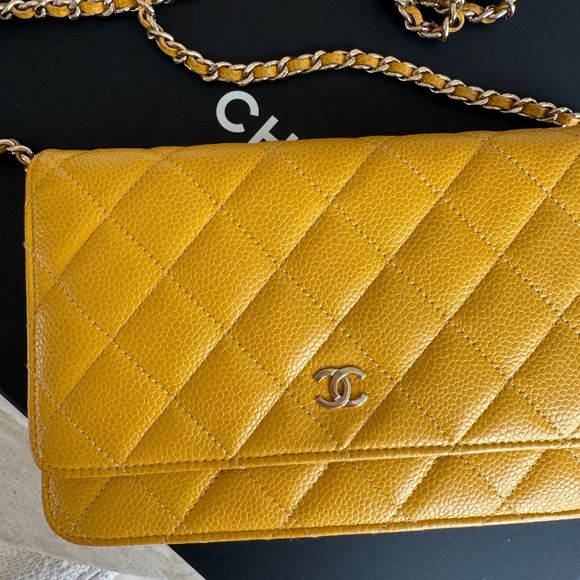 Yellow Chanel Wallet on Chain - Picture 2 of 9